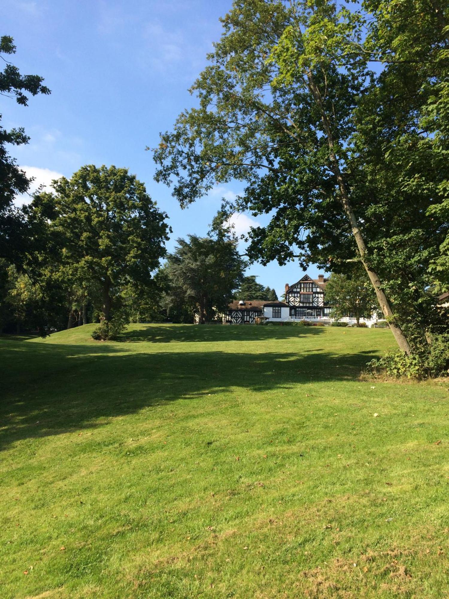 The Manor Elstree Exterior foto
